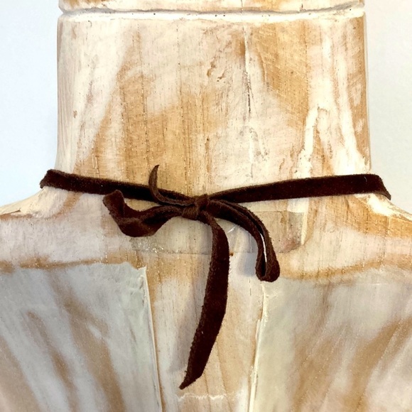 SILVER TONE NECKLACE‎ ON SUEDE - Picture 3 of 3